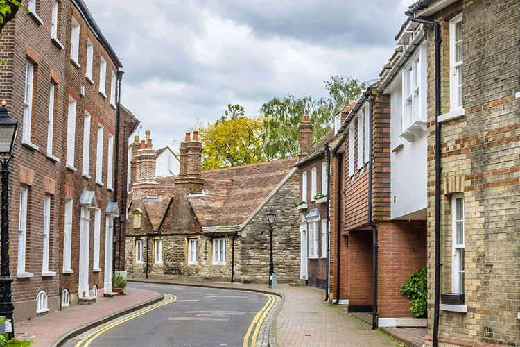 Choosing a qualified Surveyor Leicester with expert tips for property